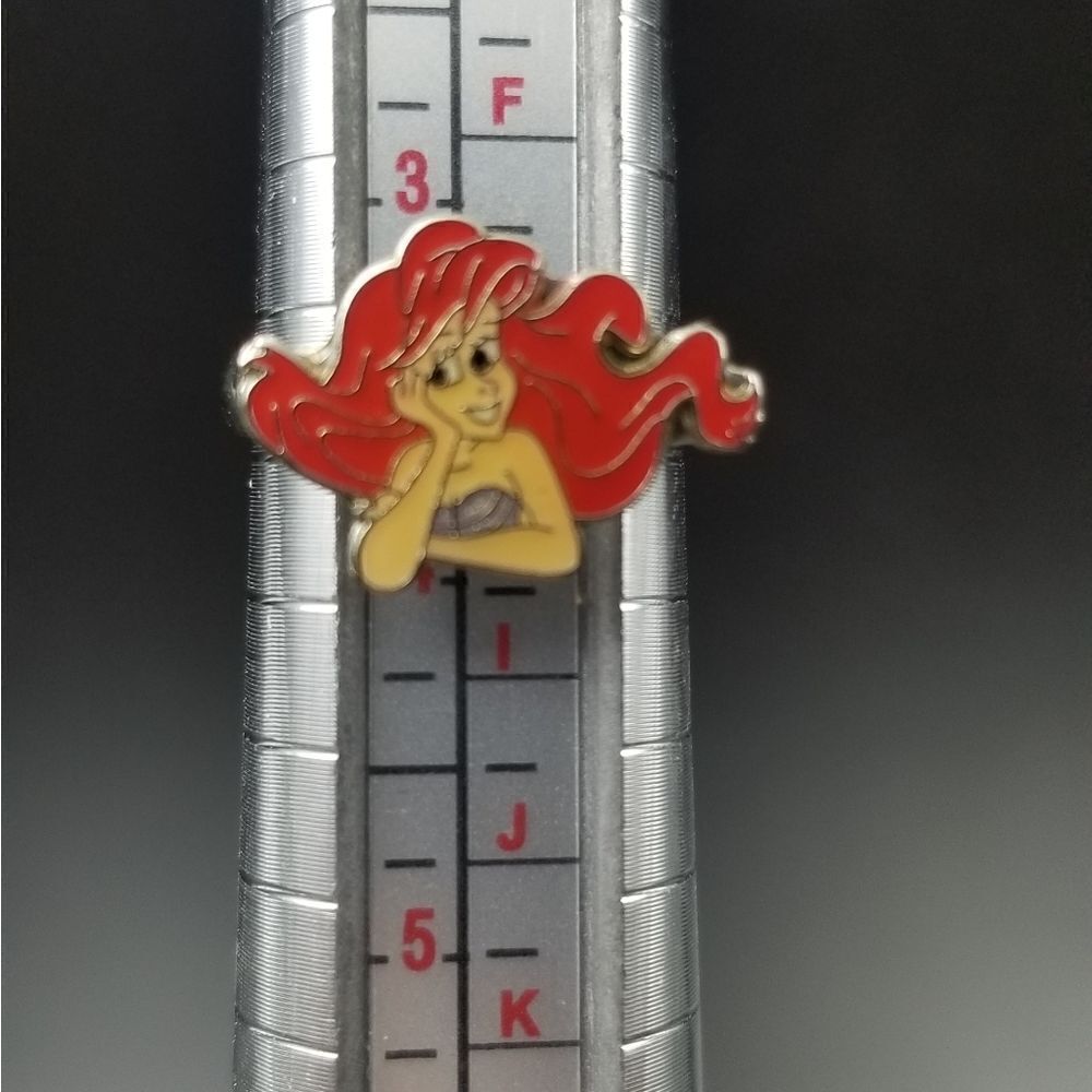 Disney the little mermaid ariel under the sea ring size 3 pinky ring. R150